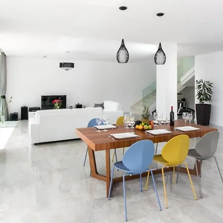 Daire Dupcic - Five-bedroom With Private Pool And Sea View